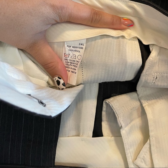 Alfani Mens suit w/ Jacket AND Pants - Picture 5 of 6